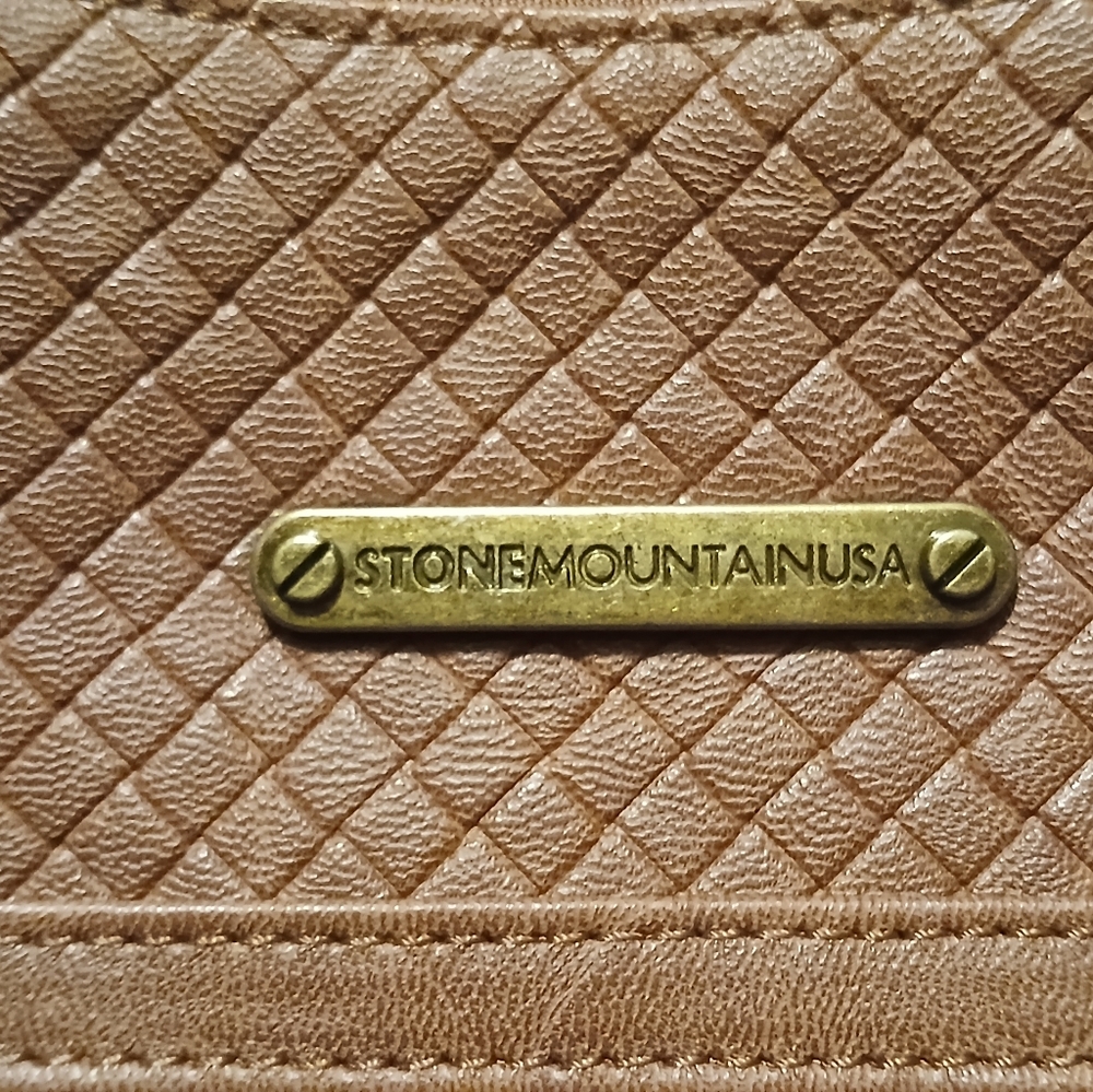 Stone Mountain NWOT Genuine Leather Crossbody Bag• Brown • Tasseled Zipper - Picture 3 of 5